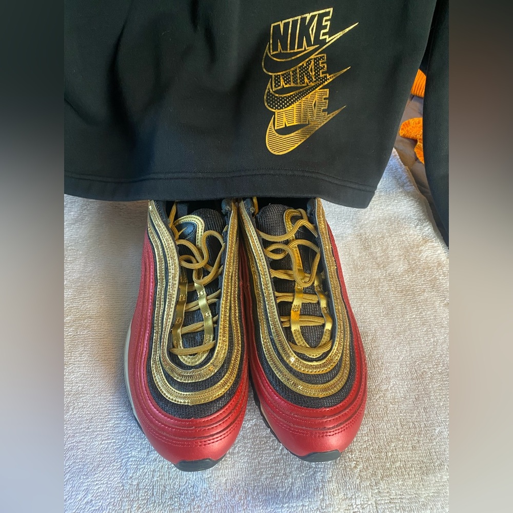 Red,Black and Gild AirMax